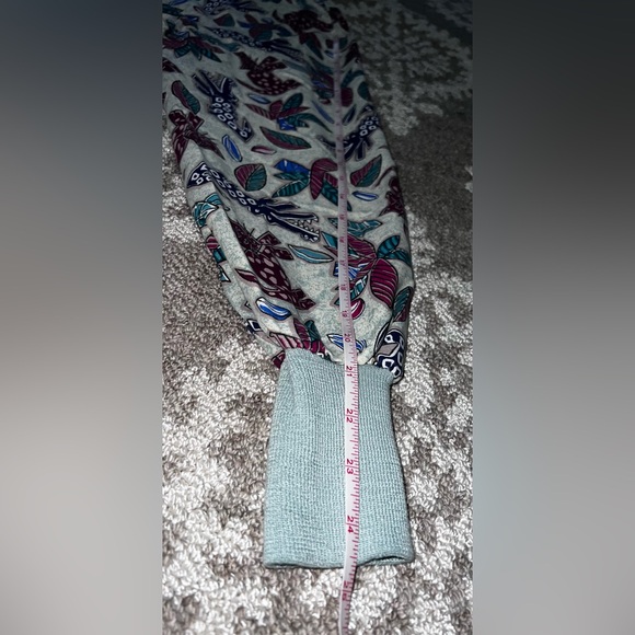 ⭐️Crest Softwear, long sleeve scrub top, size small⭐️Great Condition ⭐️ - Picture 8 of 9